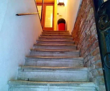 San Salvador Basic & Local 2 Stars ונציה